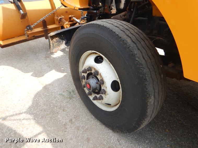 image for item EK9526 2003 International 7400 flatbed truck