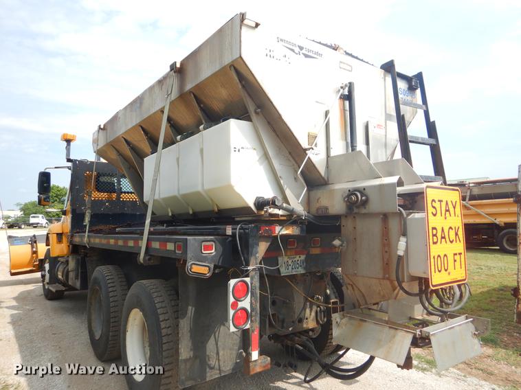 image for item EK9526 2003 International 7400 flatbed truck