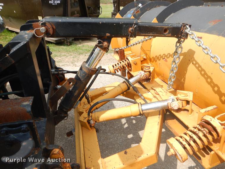 image for item EK9526 2003 International 7400 flatbed truck