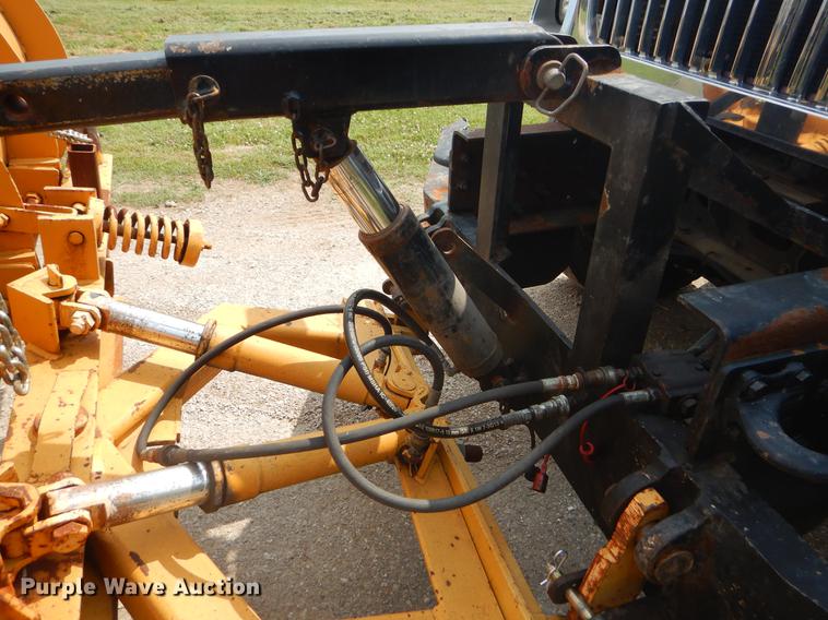 image for item EK9526 2003 International 7400 flatbed truck