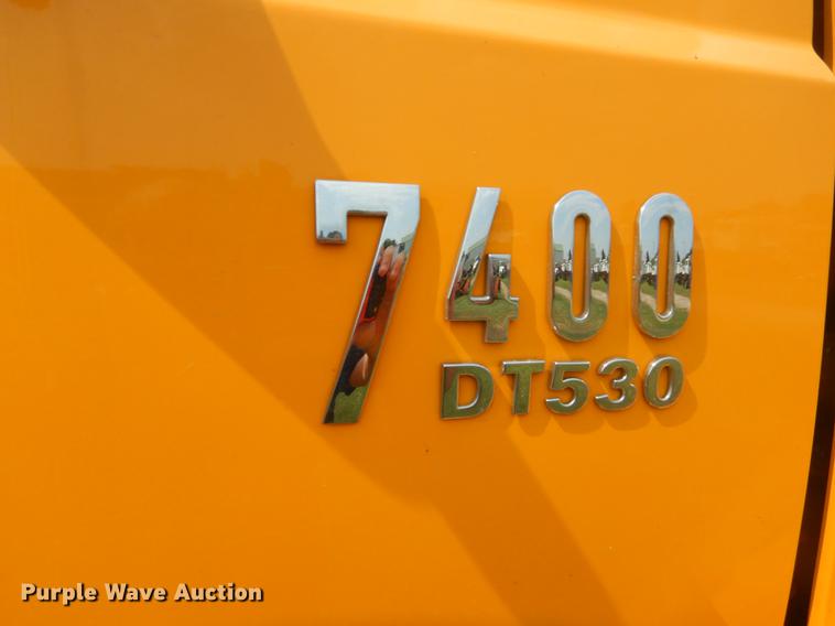 image for item EK9526 2003 International 7400 flatbed truck