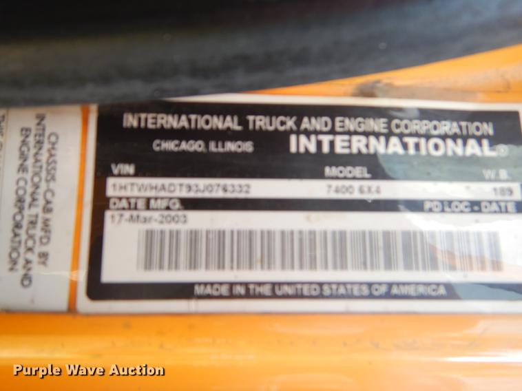 image for item EK9526 2003 International 7400 flatbed truck