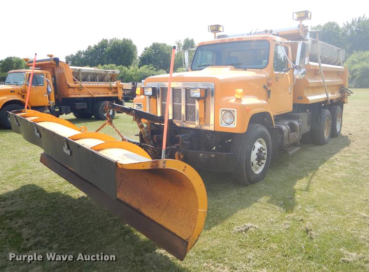 image for item EK9528 2002 International 2554 dump truck
