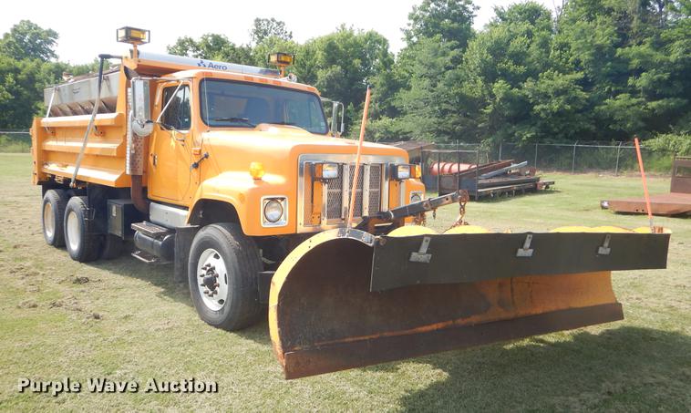 image for item EK9528 2002 International 2554 dump truck