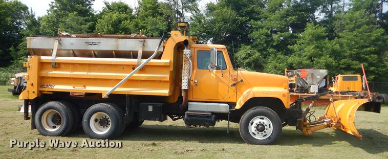 image for item EK9528 2002 International 2554 dump truck