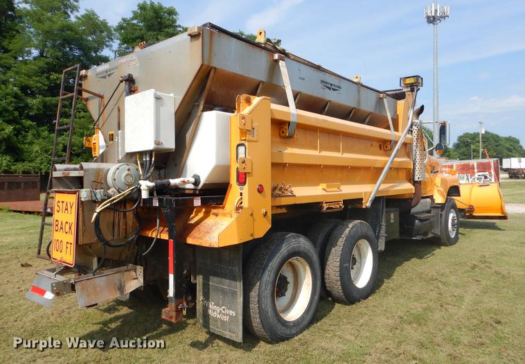 image for item EK9528 2002 International 2554 dump truck