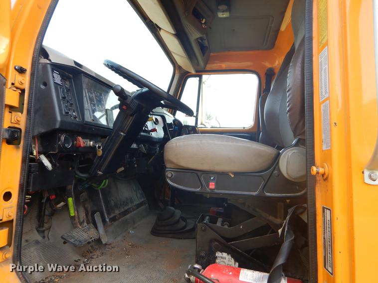 image for item EK9528 2002 International 2554 dump truck