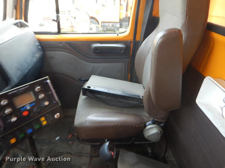 image for item EK9528 2002 International 2554 dump truck