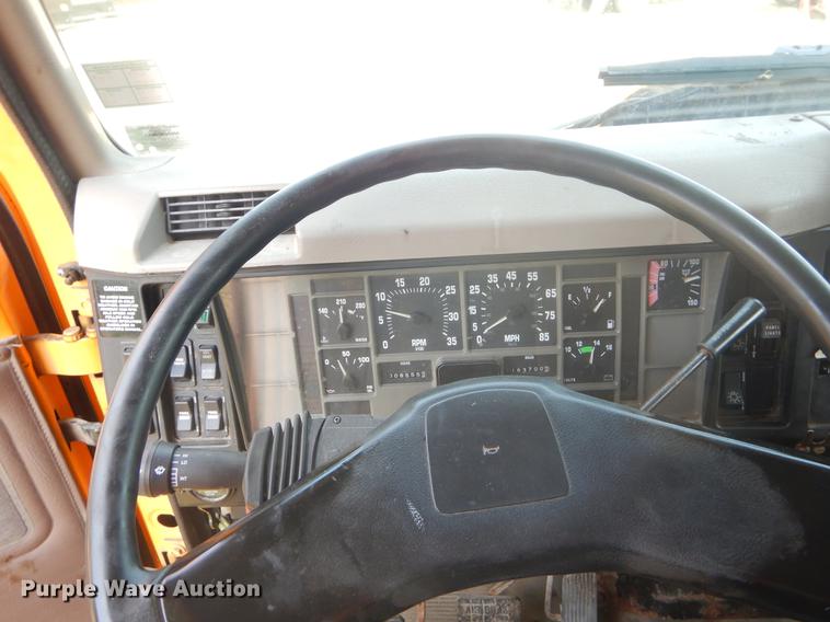 image for item EK9528 2002 International 2554 dump truck