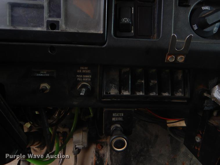 image for item EK9528 2002 International 2554 dump truck