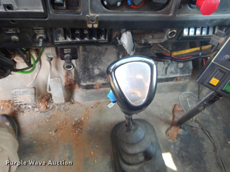 image for item EK9528 2002 International 2554 dump truck