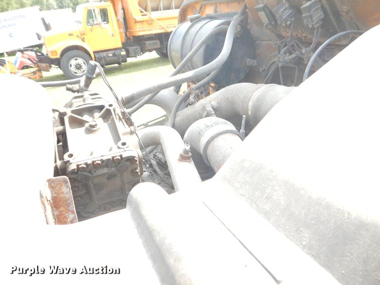 image for item EK9528 2002 International 2554 dump truck