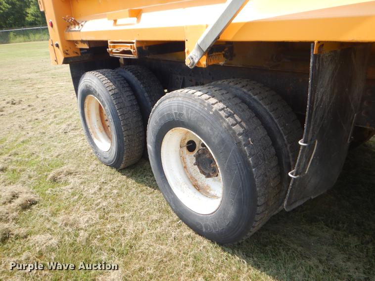 image for item EK9528 2002 International 2554 dump truck