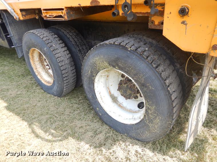 image for item EK9528 2002 International 2554 dump truck