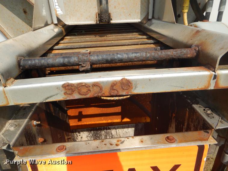 image for item EK9528 2002 International 2554 dump truck