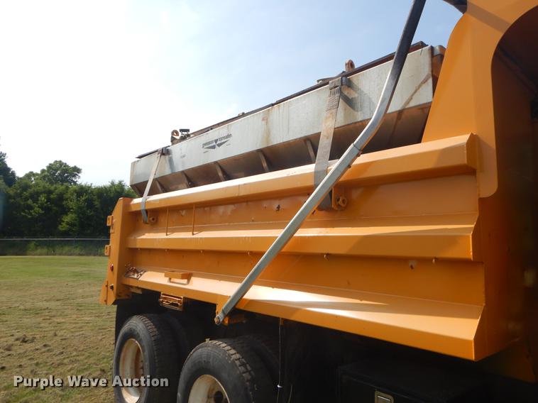 image for item EK9528 2002 International 2554 dump truck