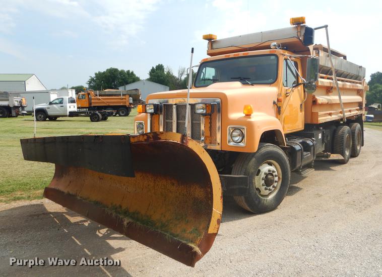 image for item EK9529 2002 International 2554 dump truck