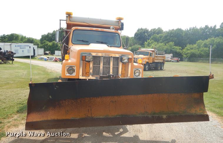 image for item EK9529 2002 International 2554 dump truck