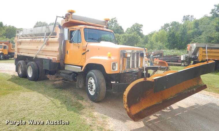 image for item EK9529 2002 International 2554 dump truck