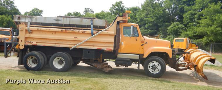 image for item EK9529 2002 International 2554 dump truck