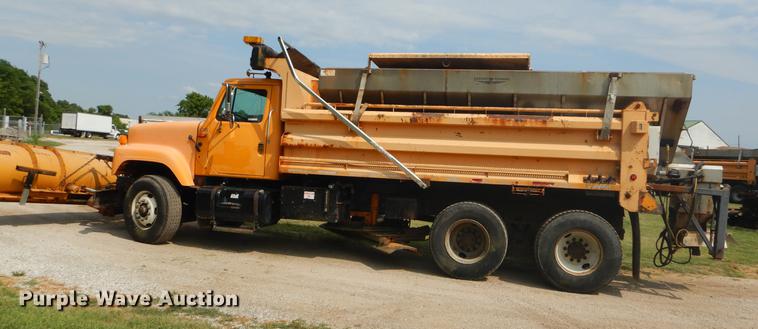 image for item EK9529 2002 International 2554 dump truck