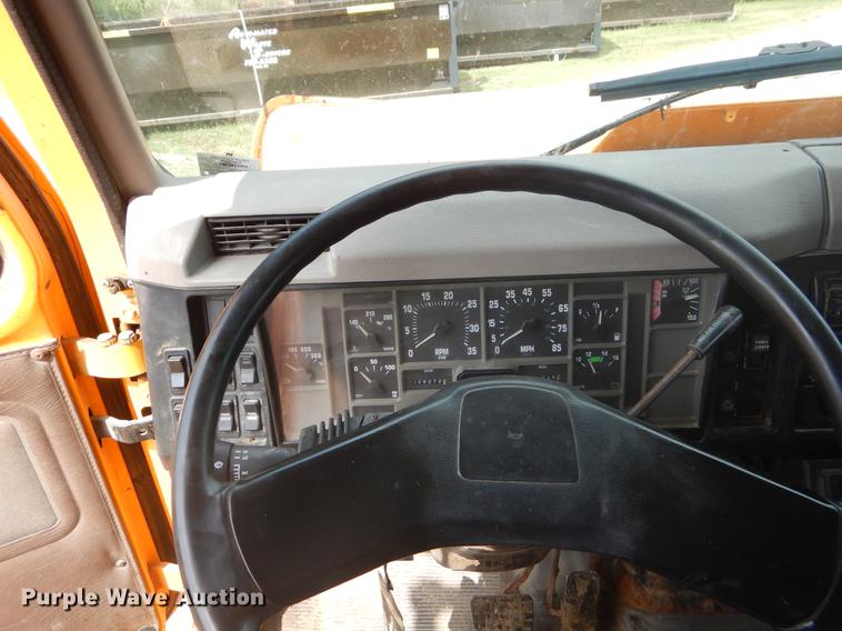 image for item EK9529 2002 International 2554 dump truck