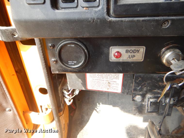 image for item EK9529 2002 International 2554 dump truck