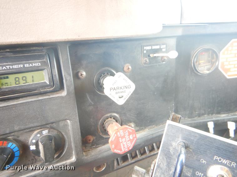 image for item EK9529 2002 International 2554 dump truck