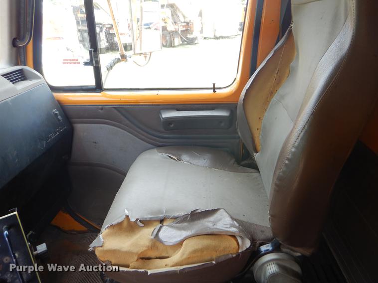 image for item EK9529 2002 International 2554 dump truck