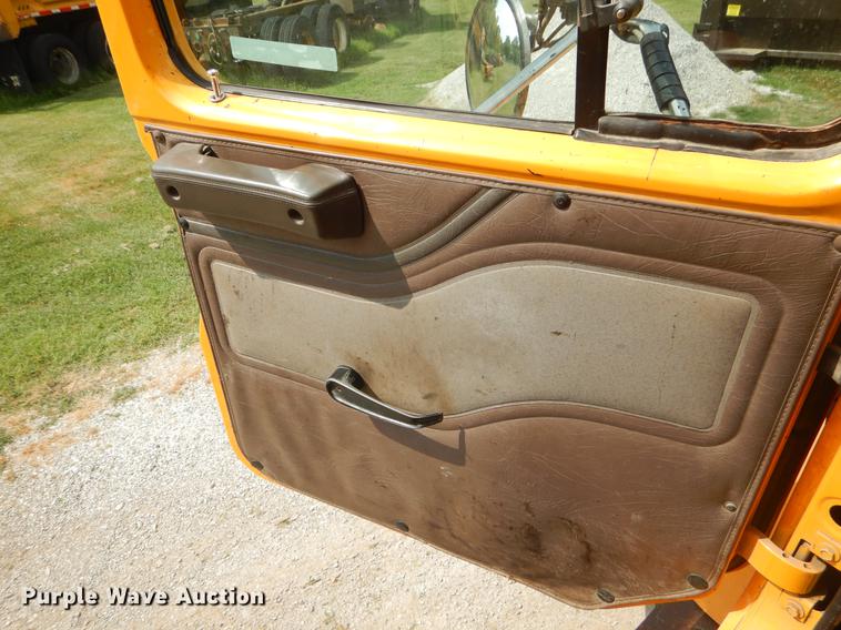 image for item EK9529 2002 International 2554 dump truck