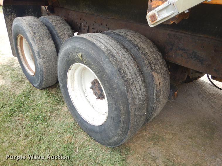 image for item EK9529 2002 International 2554 dump truck