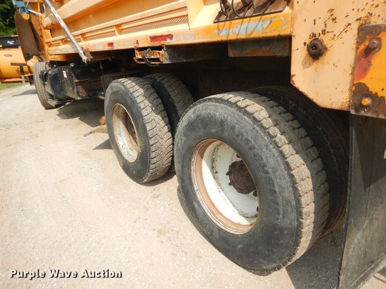 image for item EK9529 2002 International 2554 dump truck