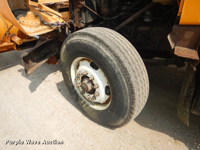 image for item EK9529 2002 International 2554 dump truck