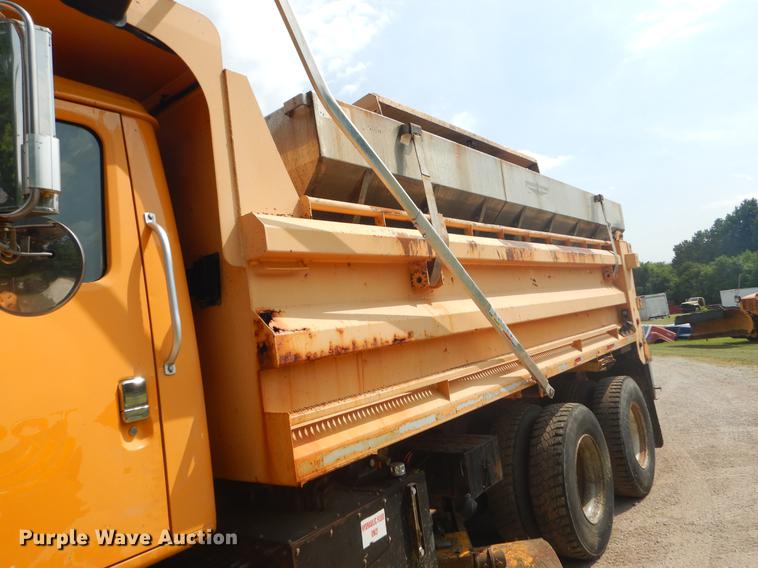 image for item EK9529 2002 International 2554 dump truck