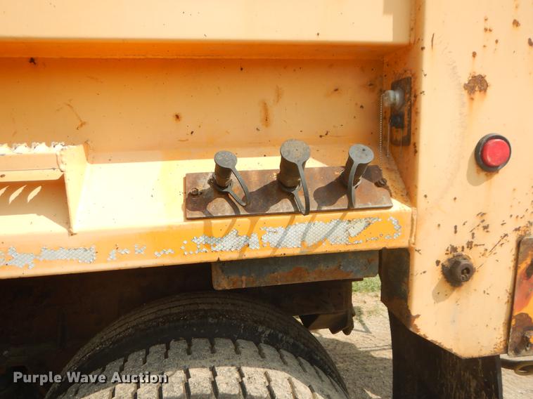 image for item EK9529 2002 International 2554 dump truck