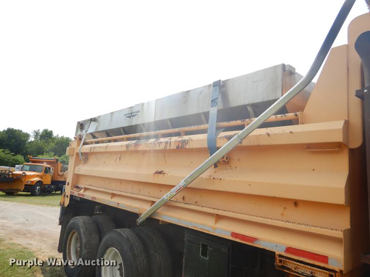 image for item EK9529 2002 International 2554 dump truck