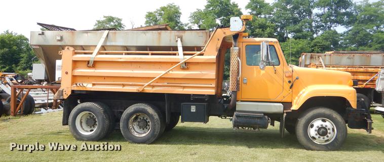 image for item EK9530 2002 International 2554 dump truck