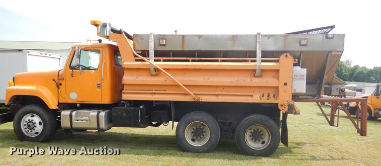 image for item EK9530 2002 International 2554 dump truck