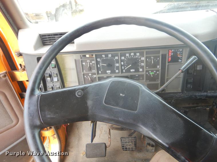 image for item EK9530 2002 International 2554 dump truck