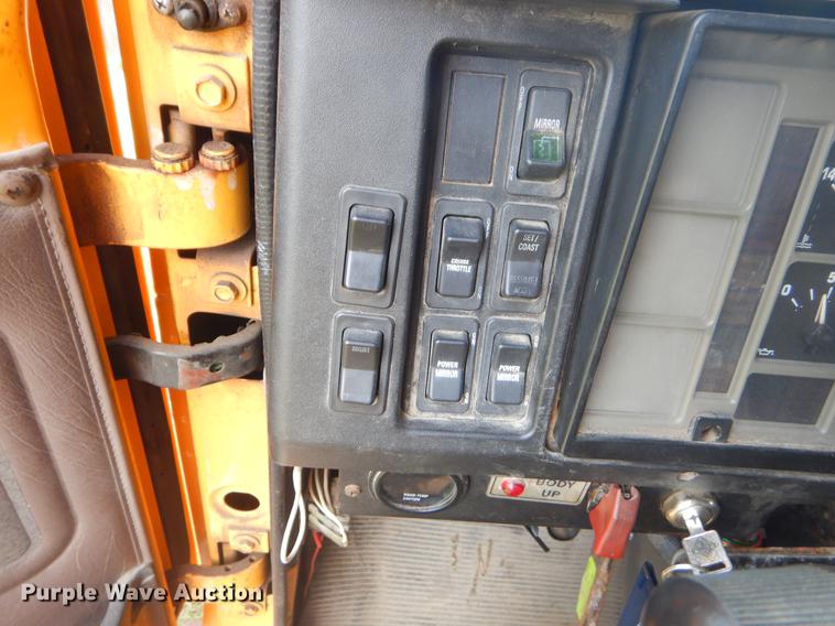 image for item EK9530 2002 International 2554 dump truck