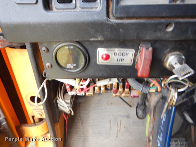 image for item EK9530 2002 International 2554 dump truck