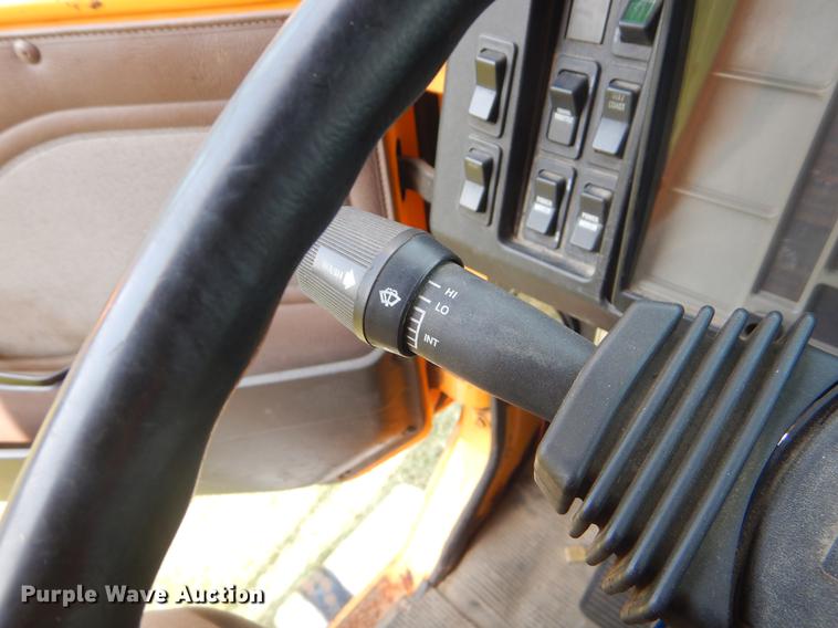 image for item EK9530 2002 International 2554 dump truck