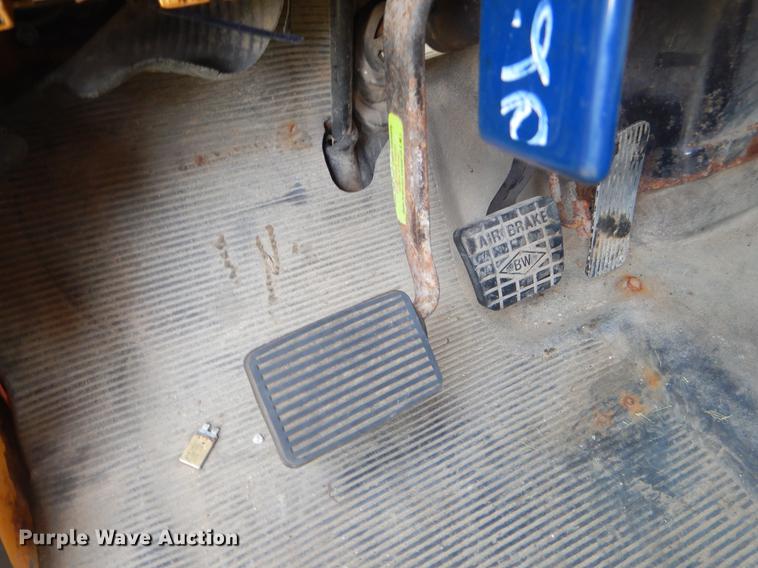 image for item EK9530 2002 International 2554 dump truck