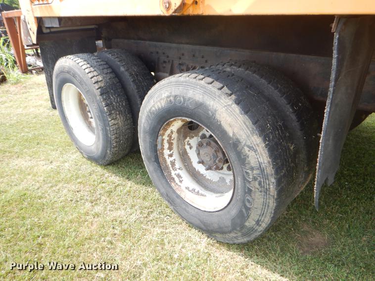 image for item EK9530 2002 International 2554 dump truck