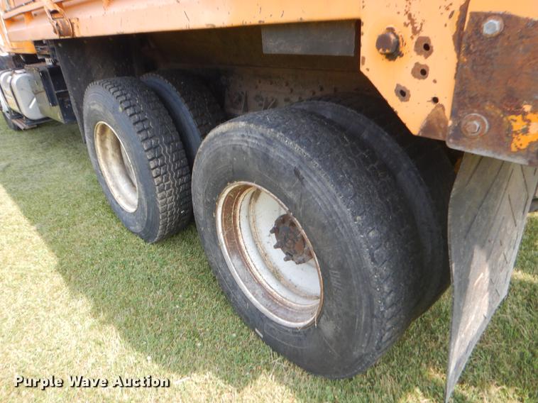 image for item EK9530 2002 International 2554 dump truck