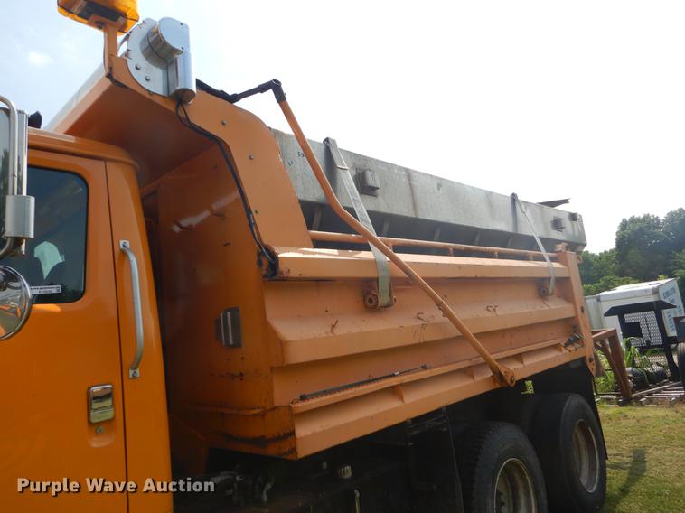 image for item EK9530 2002 International 2554 dump truck