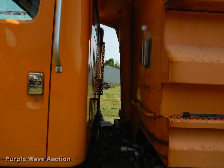 image for item EK9530 2002 International 2554 dump truck
