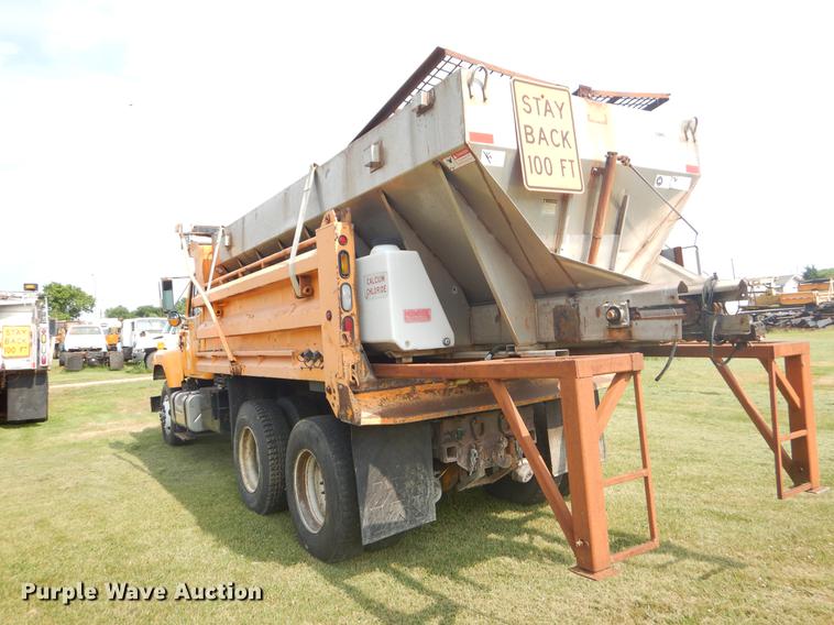 image for item EK9530 2002 International 2554 dump truck