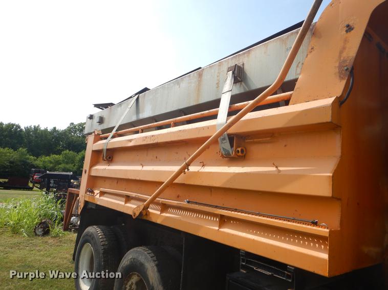 image for item EK9530 2002 International 2554 dump truck