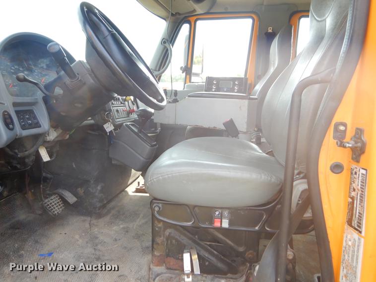 image for item EK9531 2005 International 4300 dump truck